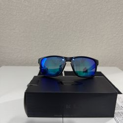 Oakley Holbrook 