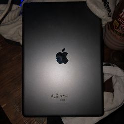 64 GB IPAD 9th Gen (2021) Only 9 Months Old