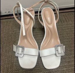 Kelly & Katie White Block Heel Sandals w Rhinestone Buckles size 10