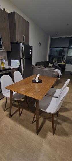 Dinning table with chairs