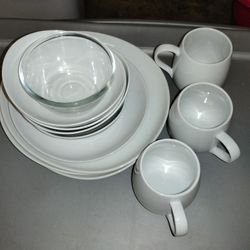 White Dinnerware Set