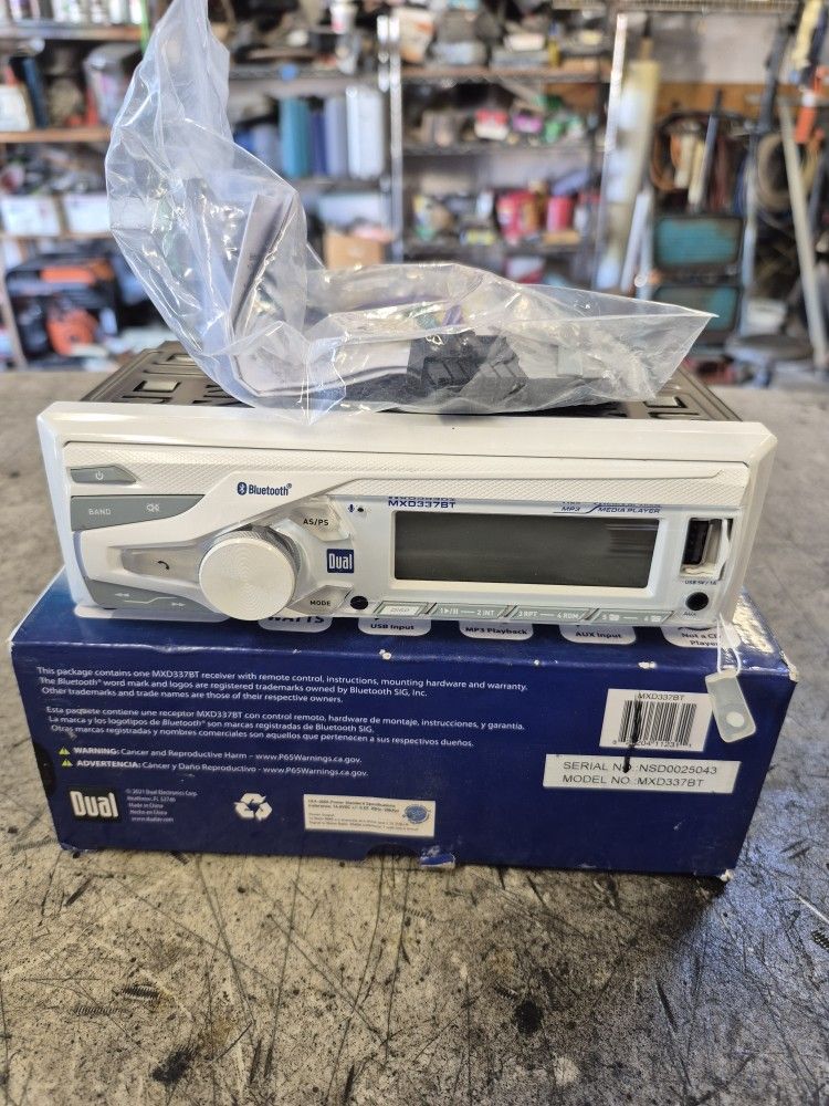 Marine Or Boat Stereo With Speakers