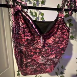 Hot pink black cute lacy curved top with a box accessory  !
