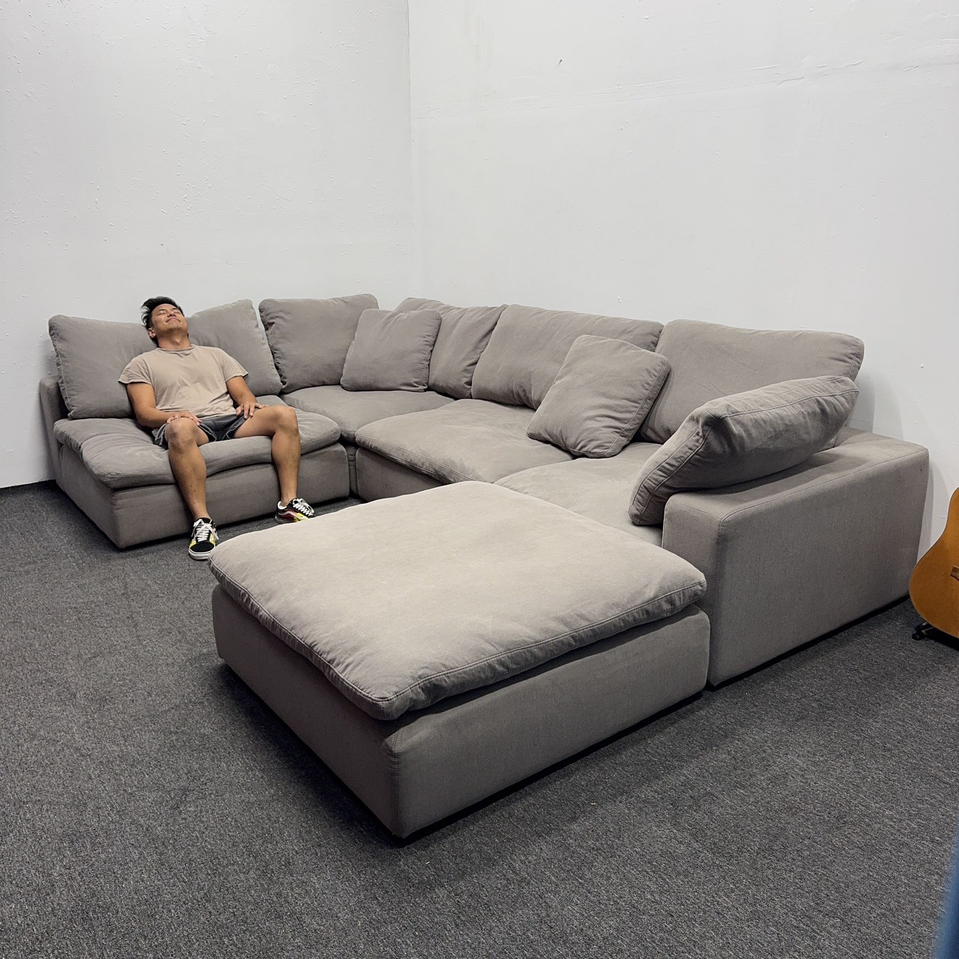 Half Priced Modular Cloud Sectional 5 pc (4 + 1 ottoman) - In Amazing Condition - We can deliver