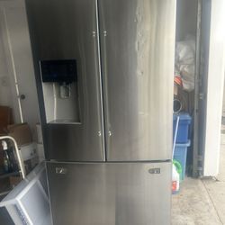 SAMSUNG FRENCH DOOR REFRIGERATOR  Delivery Available for small fee🚛
