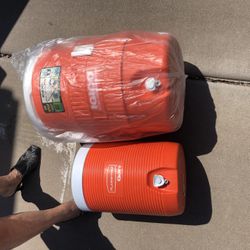 Igloo And Rubbermaid, 5 Gallon And 3 GWaterIgloo and Rubbermaid, 5 gallon and 2 gallon water jug