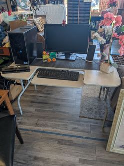 Desk / computer set up