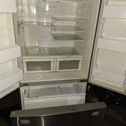 Refrigerator 