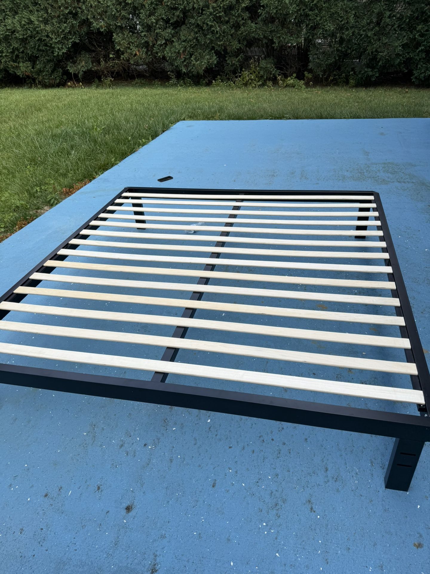 Black King Metal Platform Bed Frame Without Headboard