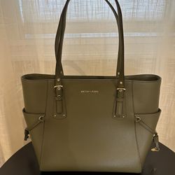Michael Kors Voyager