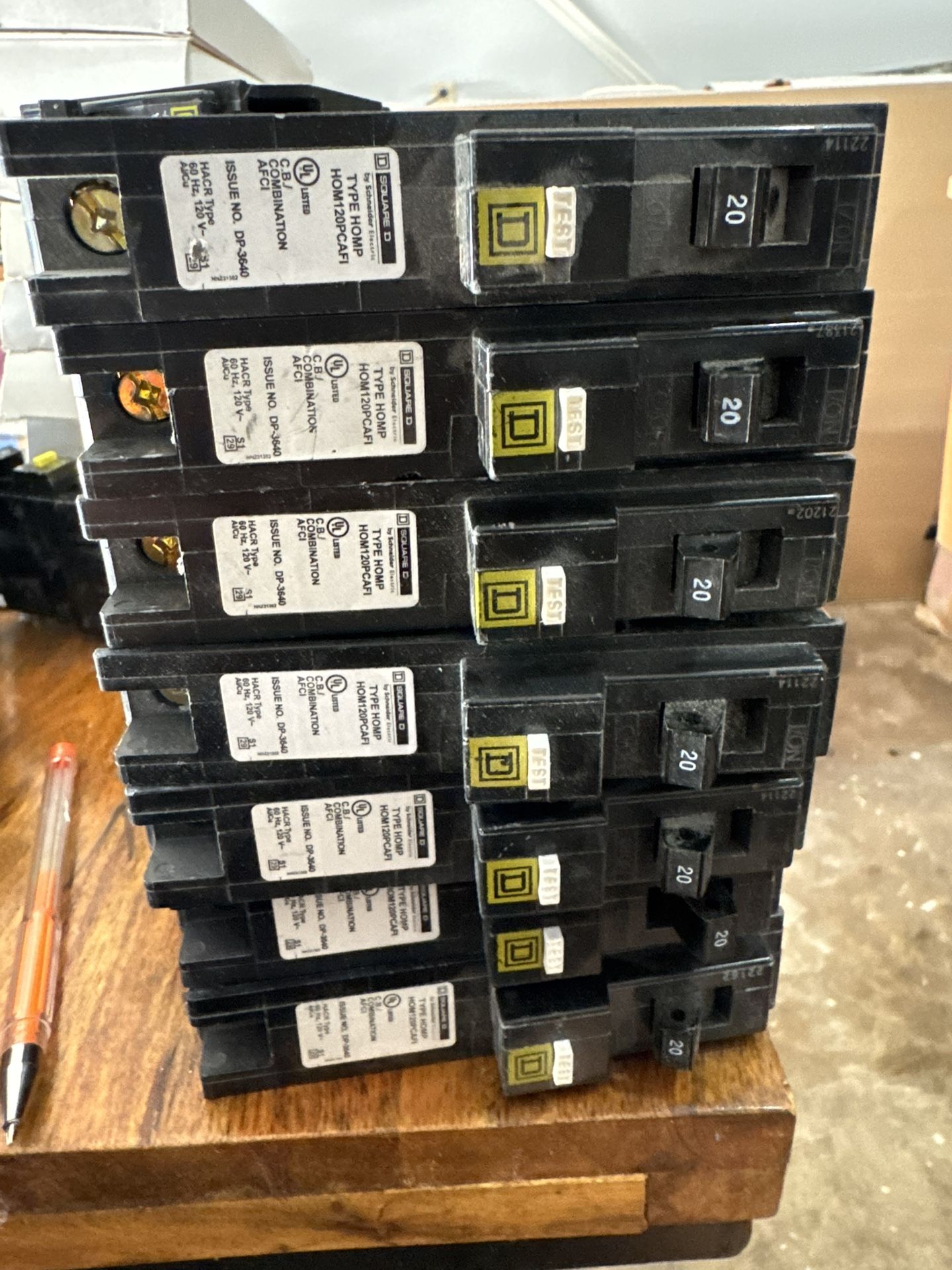 Compro Breakers