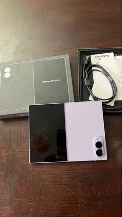 Galaxy fold 8 box included unlocked for any phone carrier new condition 256GB