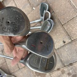 Golf Clubs 7 Pc In Right Handed