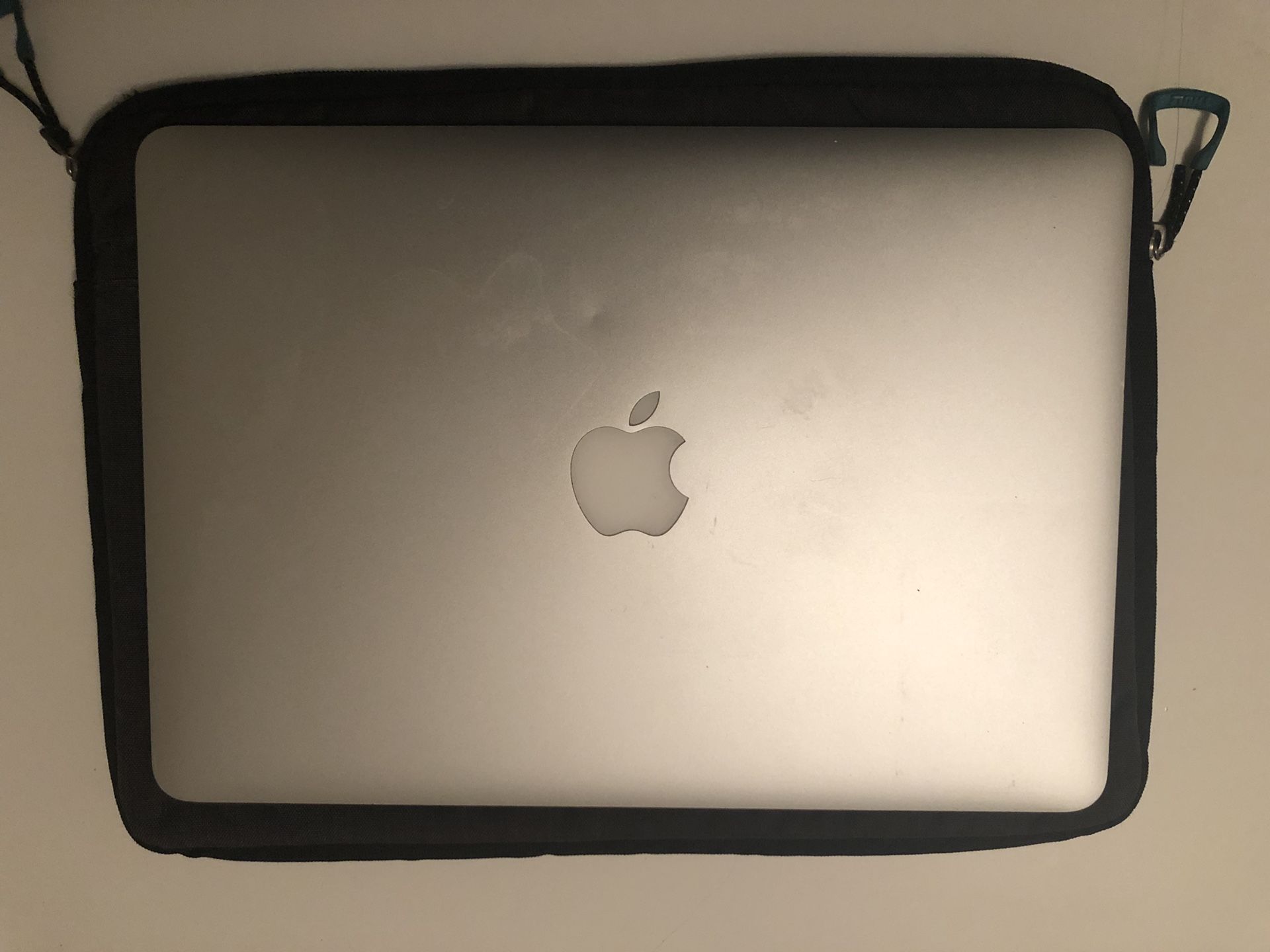 2013 MacBook Pro w/ Thule Case