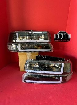 Chevy Silverado 1999. 2006 headlight.