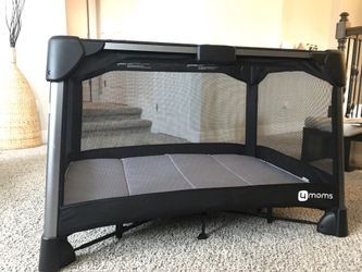 4 MOM portable bed and playpen
