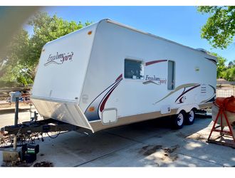 2009 Thor 24ft mid kitchen