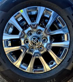 2026 TOYOTA TACOMA RIMS OEM NEW CHROME & NEW TIRES......( 100% TREAD )


