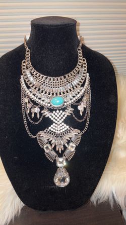 Necklace stunning fashion jewelry.