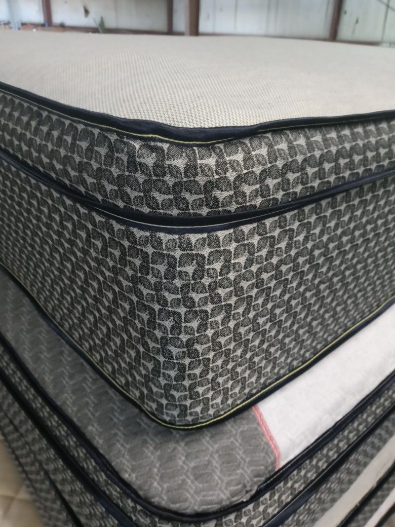 King pillow top mattress set With box spring brand new