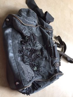 Counter women’s gray shoulder bag