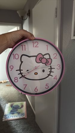 Hello kitty clock
