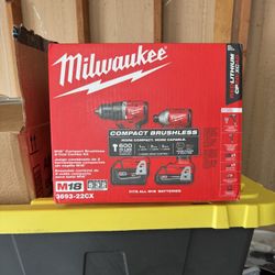 Milwaukee Drill Set M18