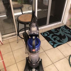Vacuum  Hoover Model Uh70825