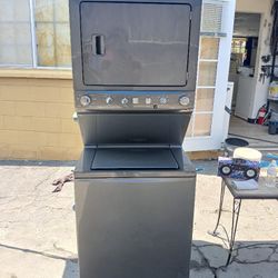 Kenmore Stainless Steel Stackable Electric 220v Dryer And Washer  In Excellent Condition 