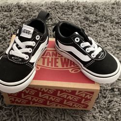 Vans Toddler Ward Shoes Black And White Size 4T New In Box