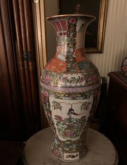 Large Chinese Famille Rose Porcelain Vase