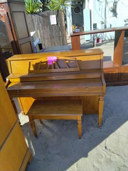 1987 Baldwin piano with bench