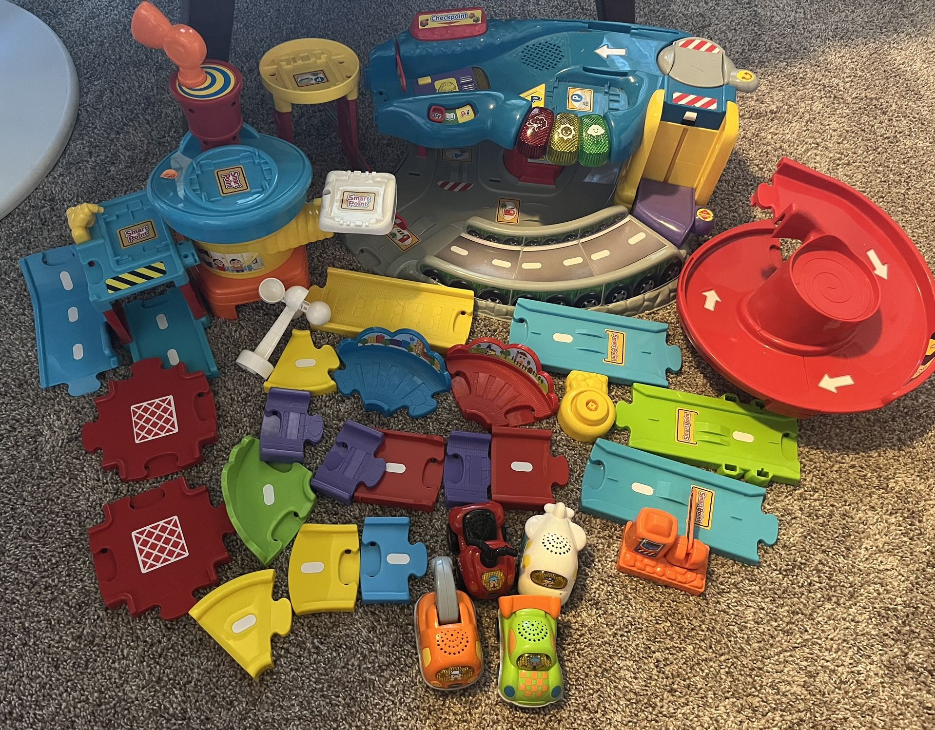 VTech Go! Go! Smart Wheels Airport and Parking Garage Playset