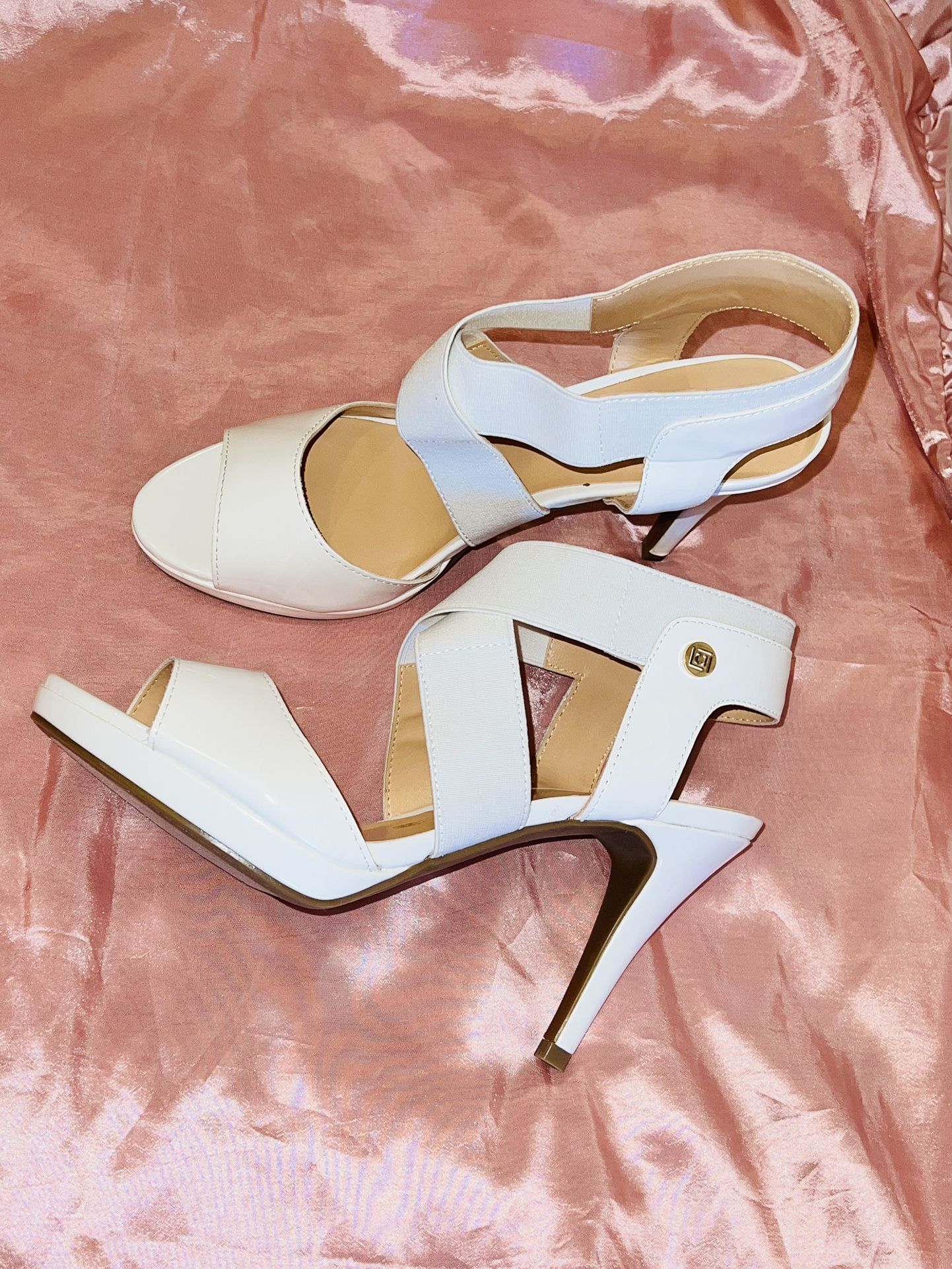 Very nice high hills women’s shoes Liz Claiborne size (9) brand new