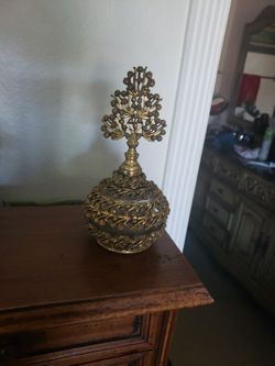 Perfume container
