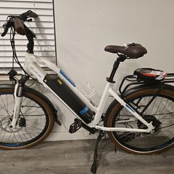 Magnum Ui6 Electric Bike Like New