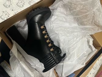 Black heel boots