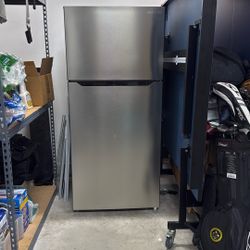 INSIGNIA  refrigerator