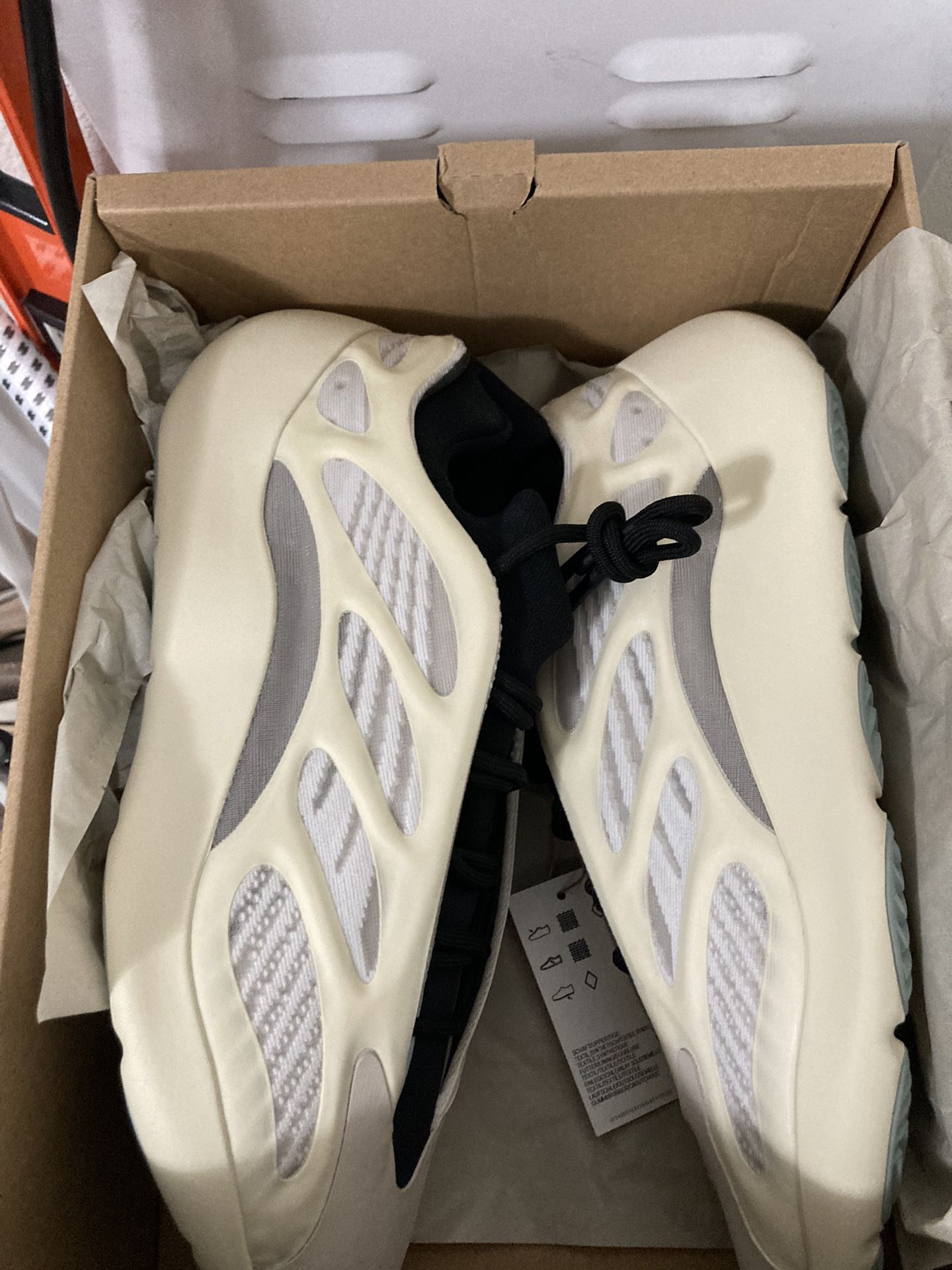 Adidas Yeezy 700v3 Azael