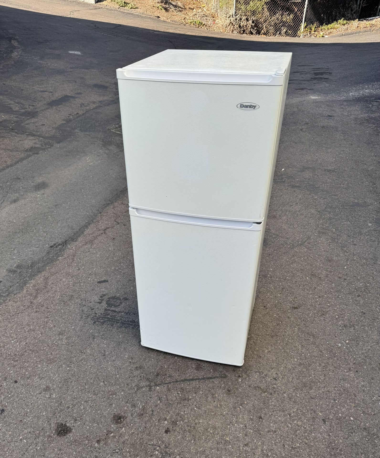 46” Tall Mini Beverage/food Cooler With Separate Freezing Section