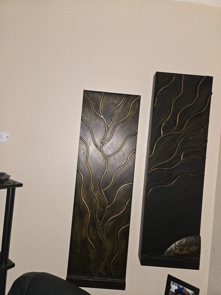 2 Wall Hangings Metal