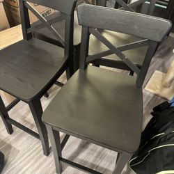 4 Bar Height Chairs With Expandable Round Dining Table