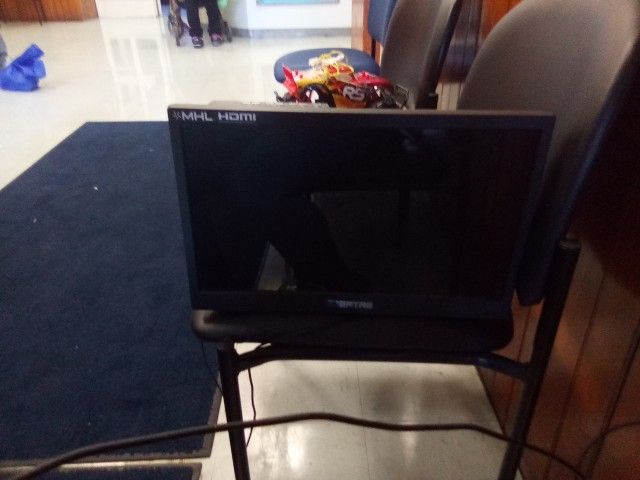 SCEPTRE 19 INCH TV
