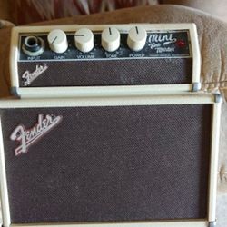Fender Mini Tone-Master Miniature Amp battery power nice little amps