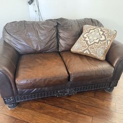 🚨 MOVING SALE – FURNITURE MUST GO TODAY 🚨