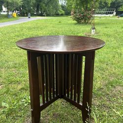 Mission style Oak End Table solid wood in brown
