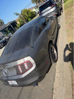Ford mustang 2011 110k miles