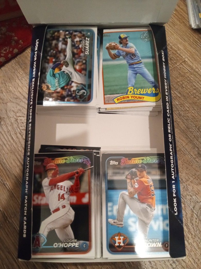 Lot Of 600 Baseball Cards
