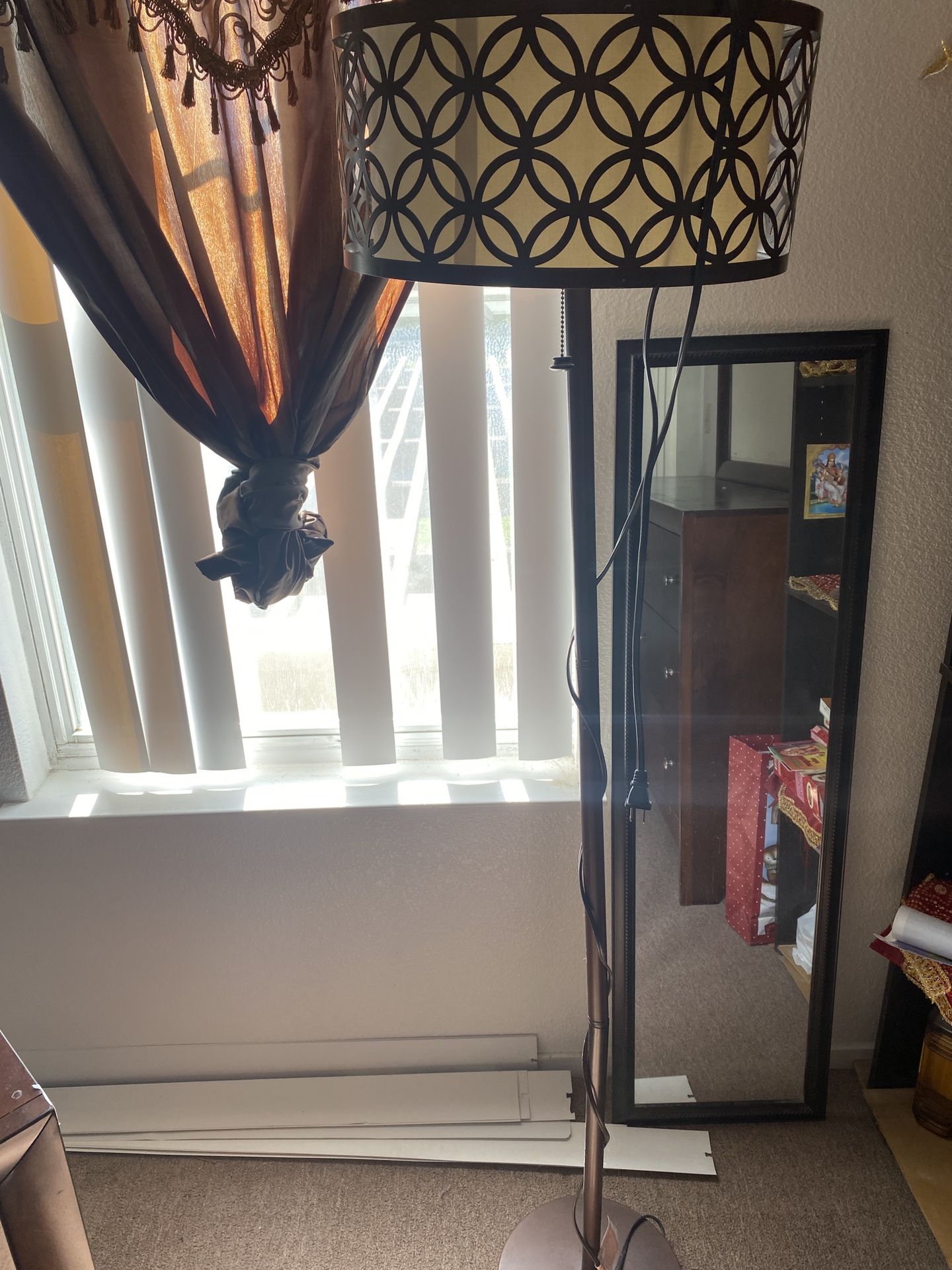 Dresser with Mirror/ 1 Side Table/side Lamp And Mirror