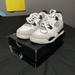 Jordan 4 Military Black (Ps)